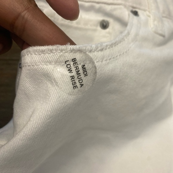 BDG DESTROYED MIDI BERMUDA LOW RISE SHORTS sz 27w
NWT - Picture 3 of 7